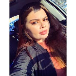 Meet your Posher, Mireya